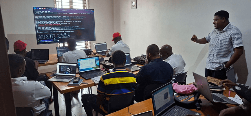 a cybersecurity analyst class at early code institute